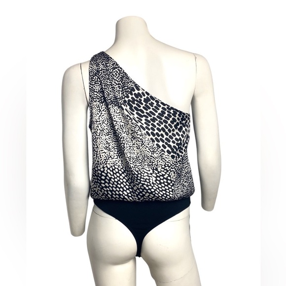 Express One Shoulder Chita Type Print Black and Ivory Thong Bodysuit Size Small - Picture 2 of 9